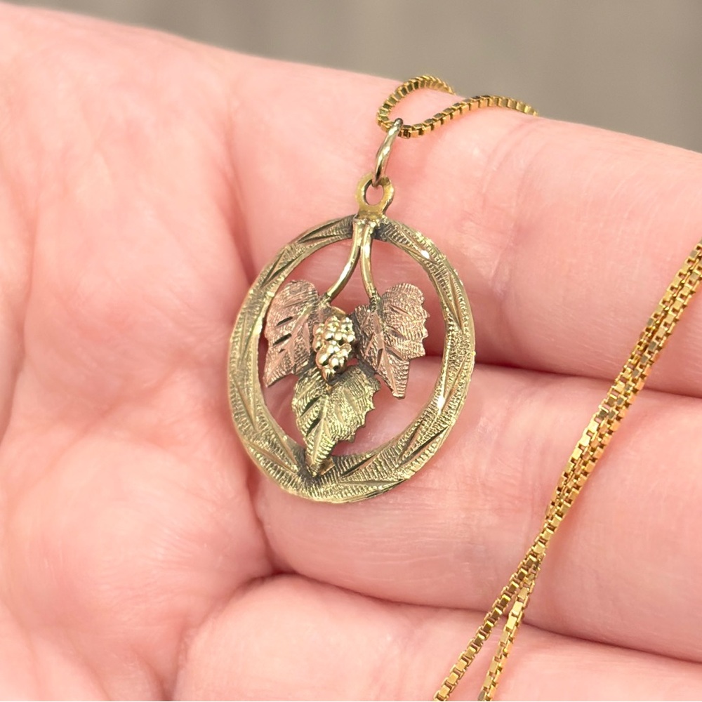 Vintage 10K Black Hills Gold Pendant, Mid Century, Classic Filigree Design - Picture 11 of 15